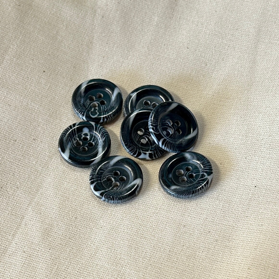 MOLLIES New Zealand / SULLIVANS Button 4-Hole Black