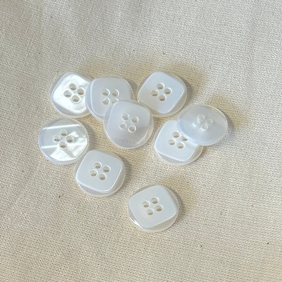 MOLLIES New Zealand / SULLIVANS Button 4-Hole White