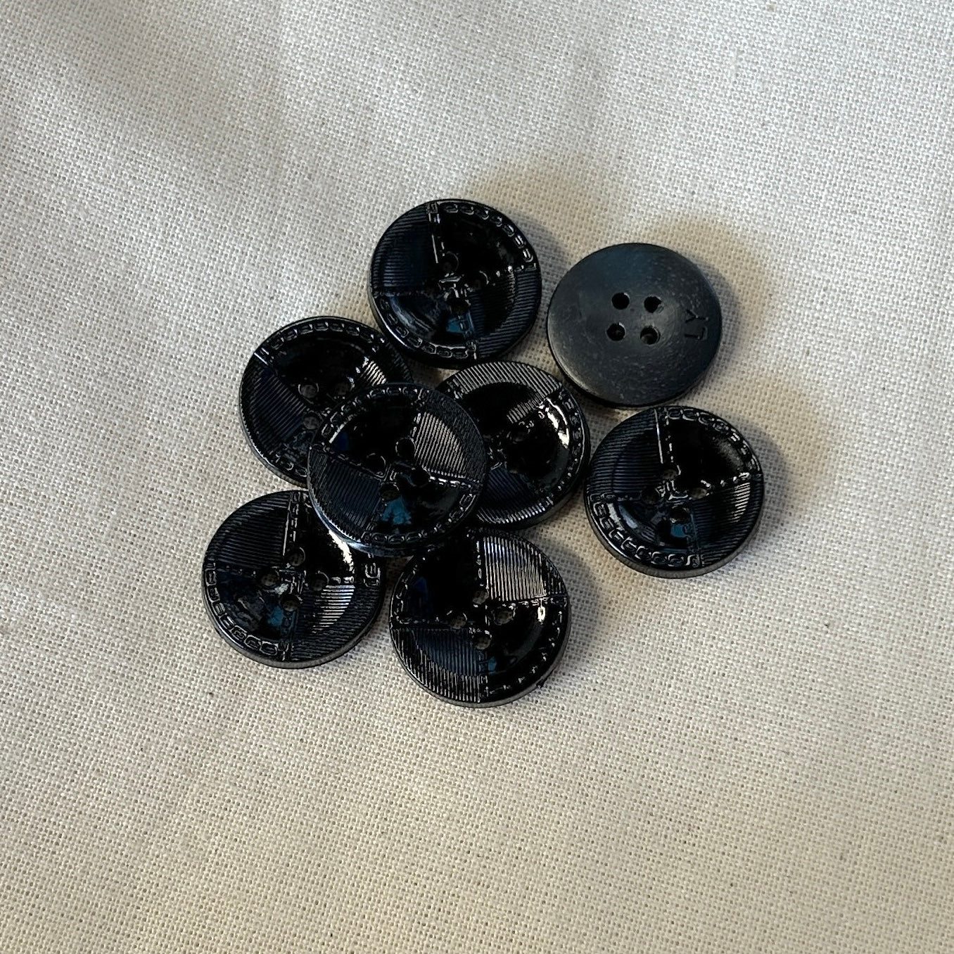 MOLLIES New Zealand / SULLIVANS Button 4-Hole Black 17mm