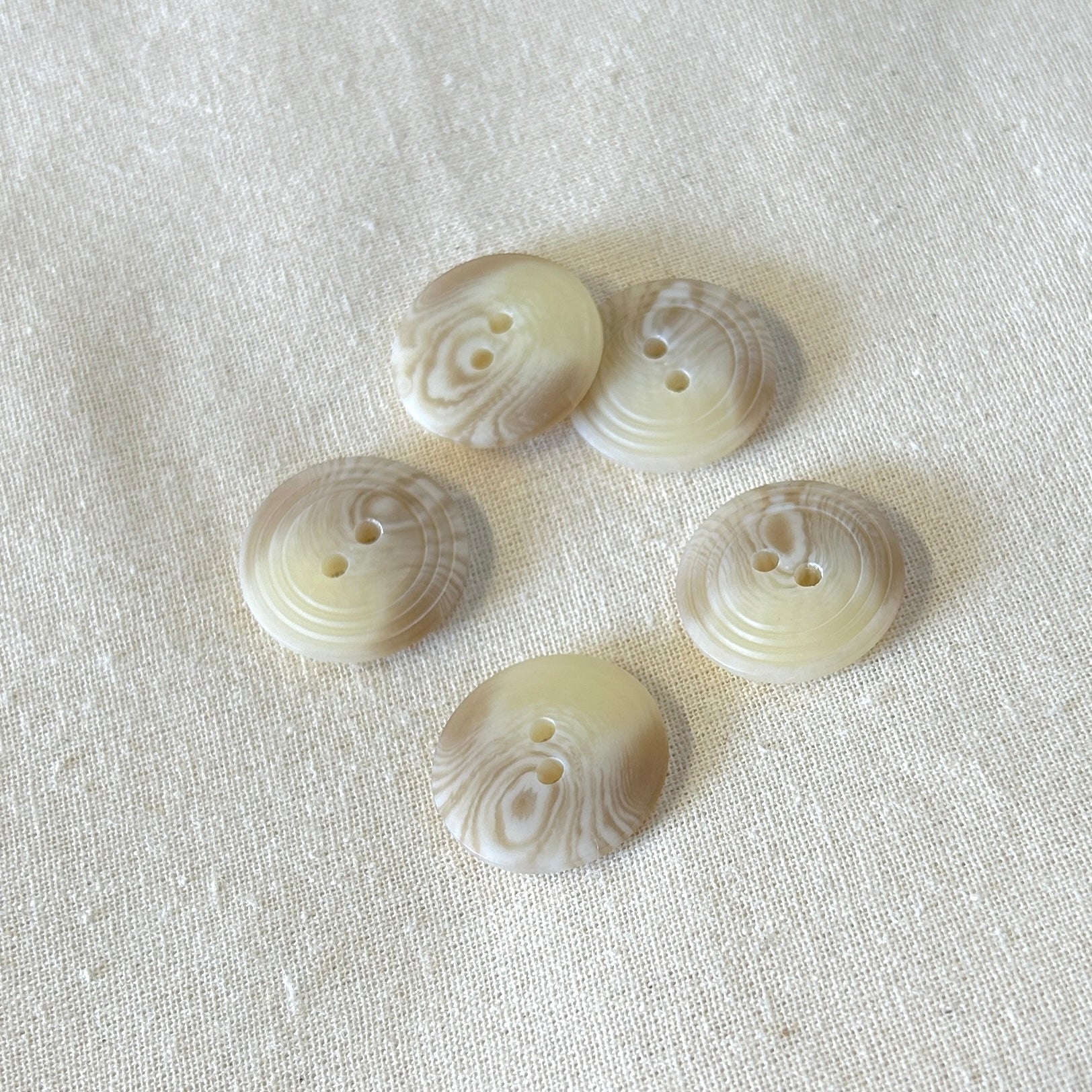 MOLLIES New Zealand / SULLIVANS Button 2-Hole Beige