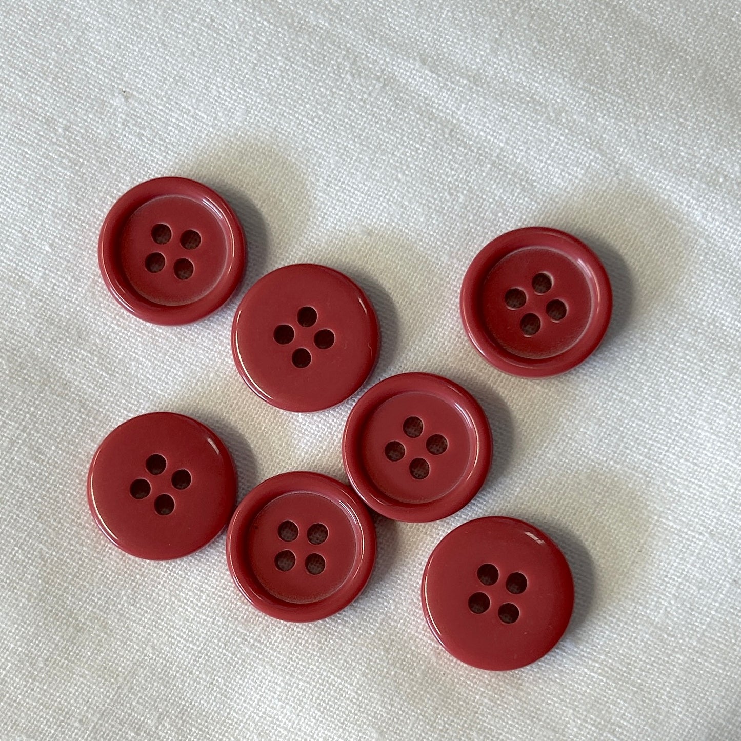 MOLLIES New Zealand / Button 4-Hole Red 15mm